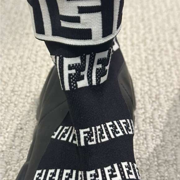 Fendi black - Picture 8 of 11